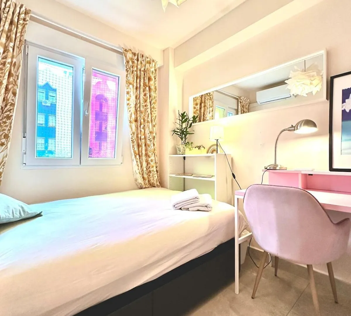 A Tiny Bright Space - Shared Home With 2 Cats Málaga